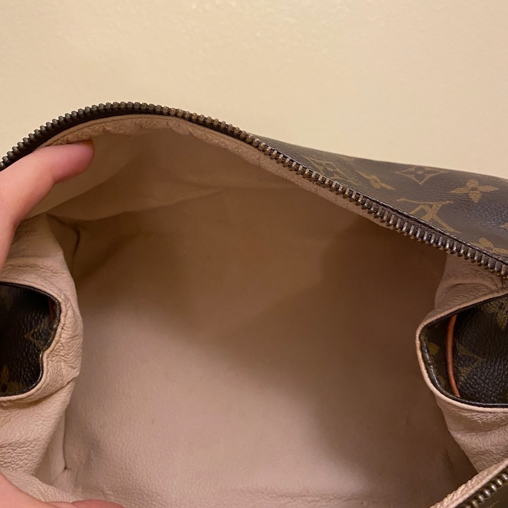 Firm price (RARE) Cosmetic pouch - Picture 11 of 12